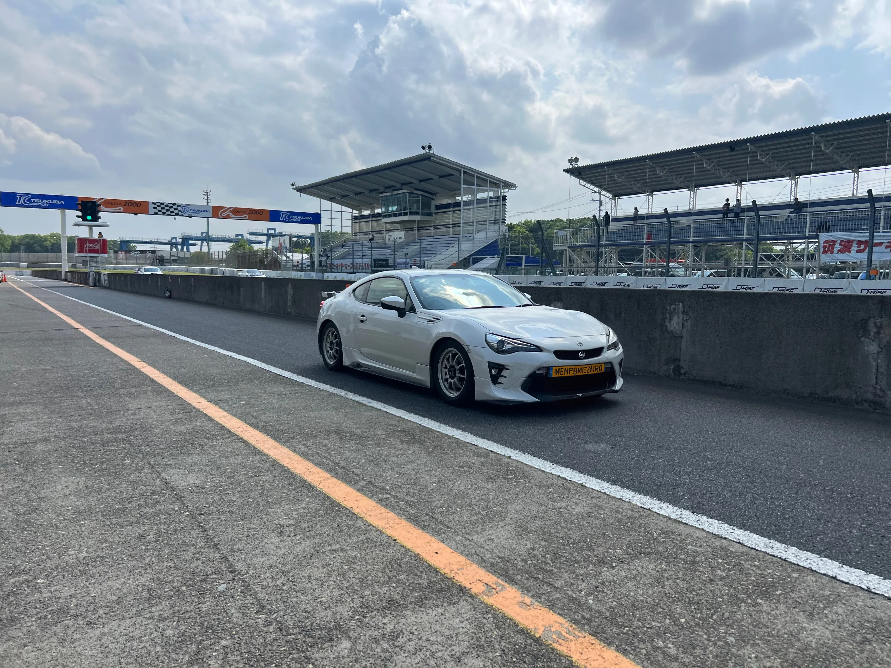 サーキットレンタカー
