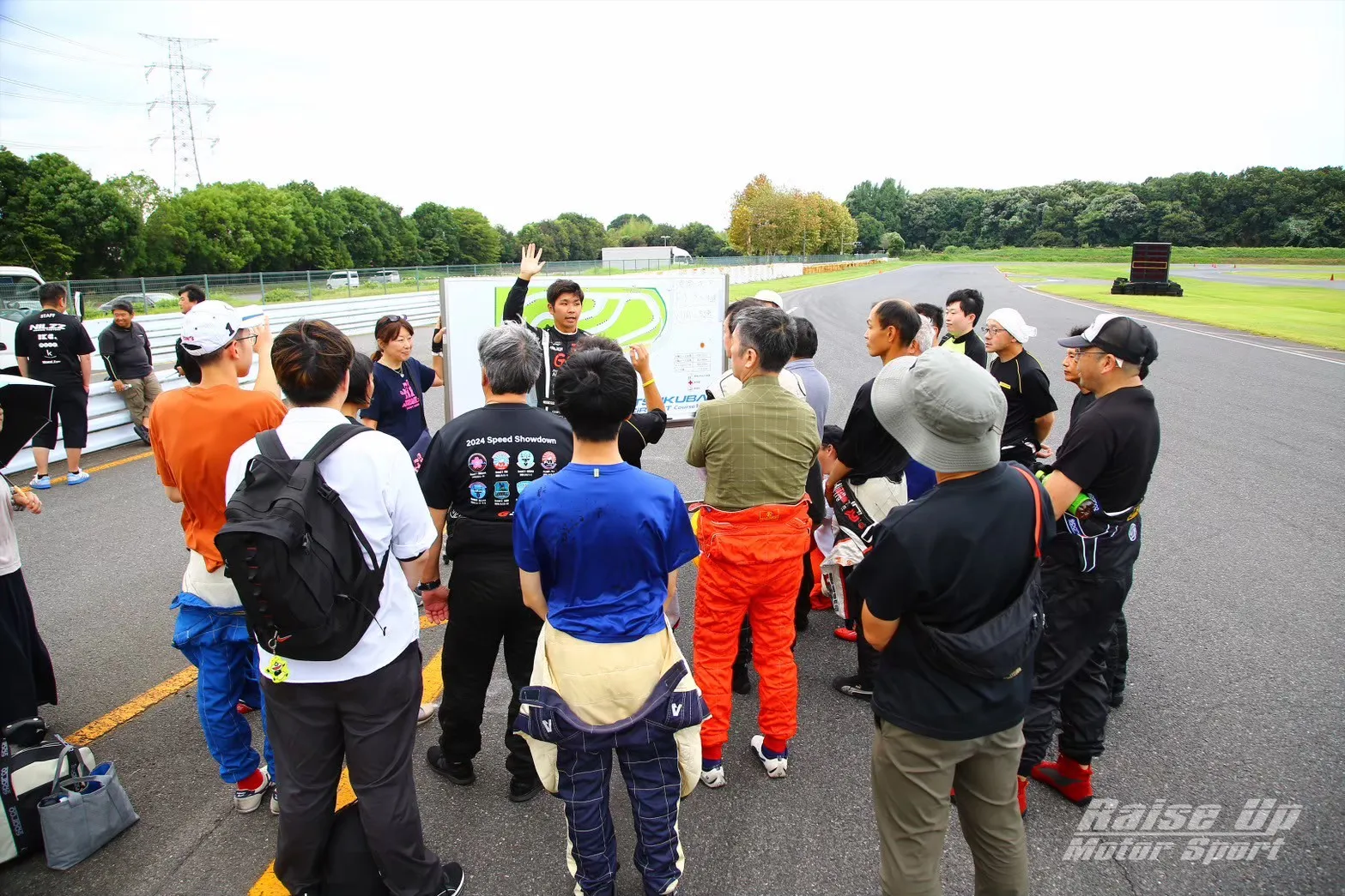 ドライビングスクールでの走行前ブリーフィング